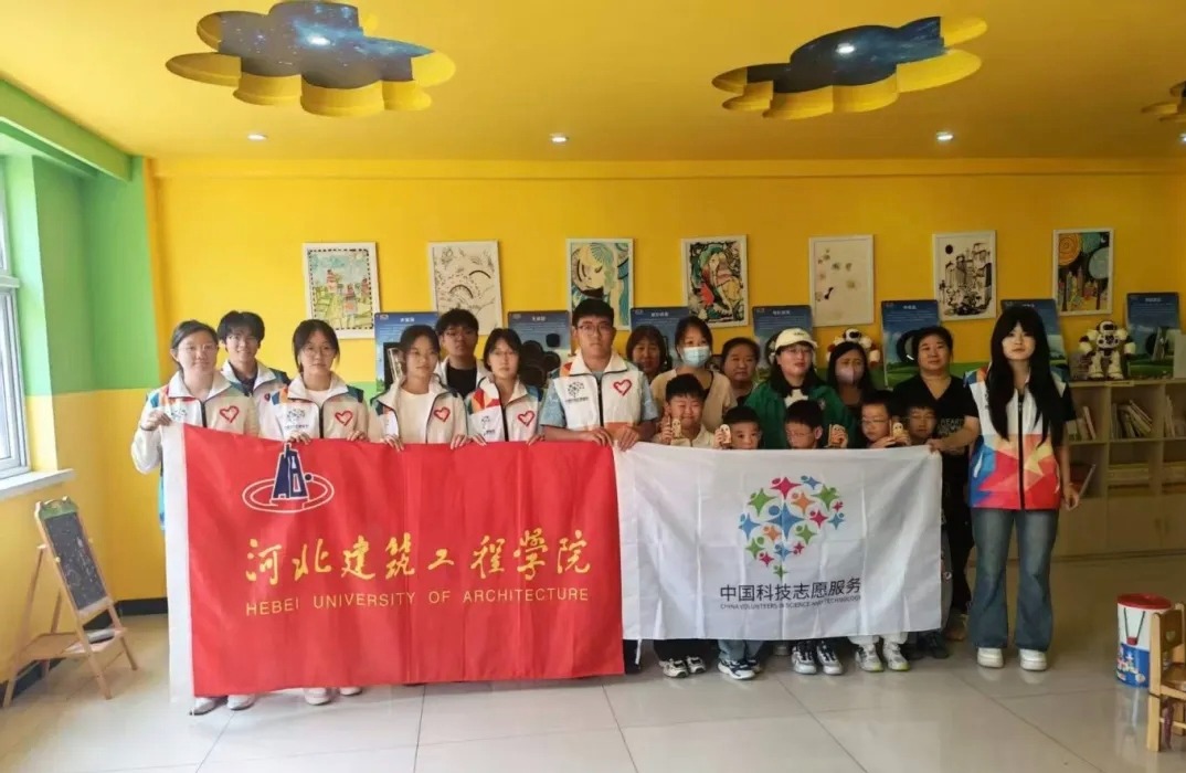 探索未来·智启青春——信息工程学院志愿者走进社区开展AI科普活动