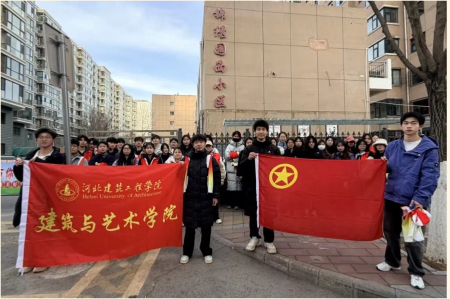 画笔扮靓社区角落 青春绘就文明画卷——建筑与艺术学院开展学雷锋志愿活动